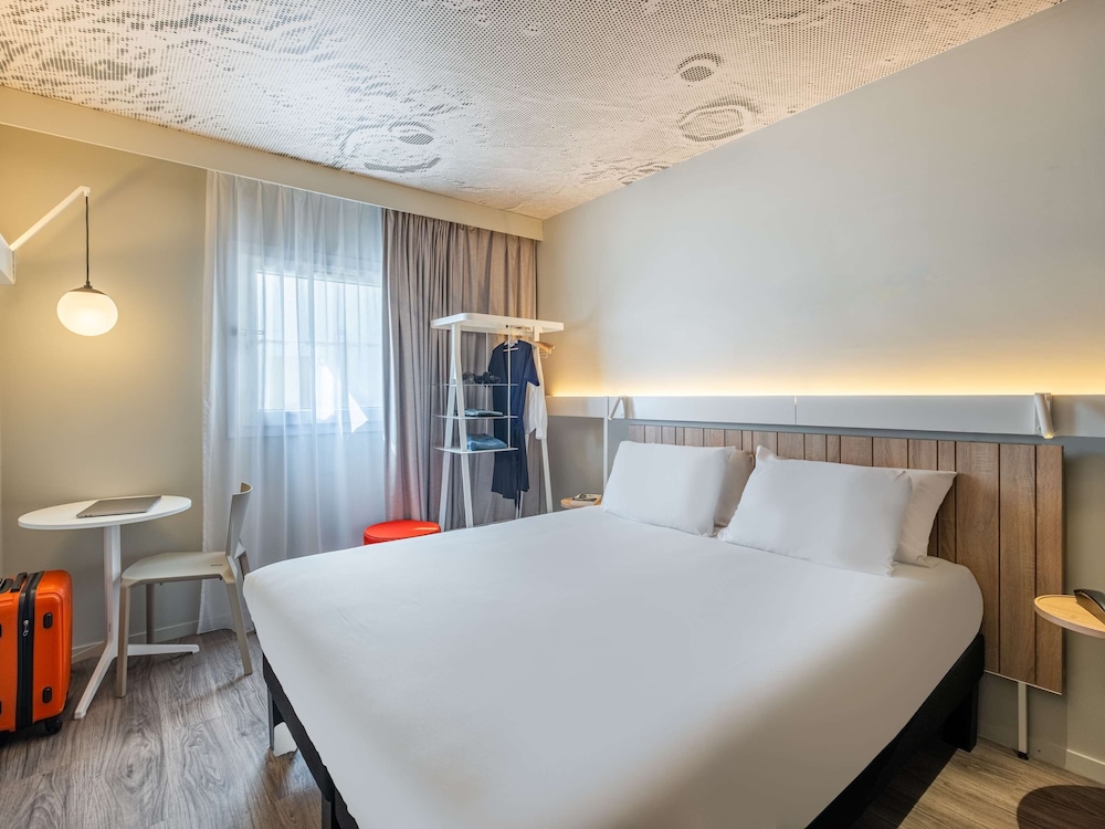 ibis nantes treillieres