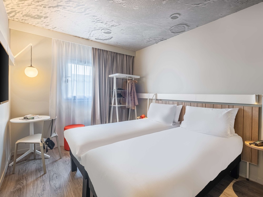 ibis nantes treillieres