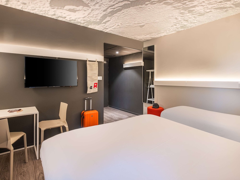 ibis nantes treillieres