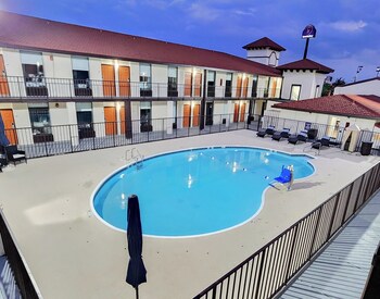 Serenity Stay,In Chattanooga (Hamilton Place),3 star