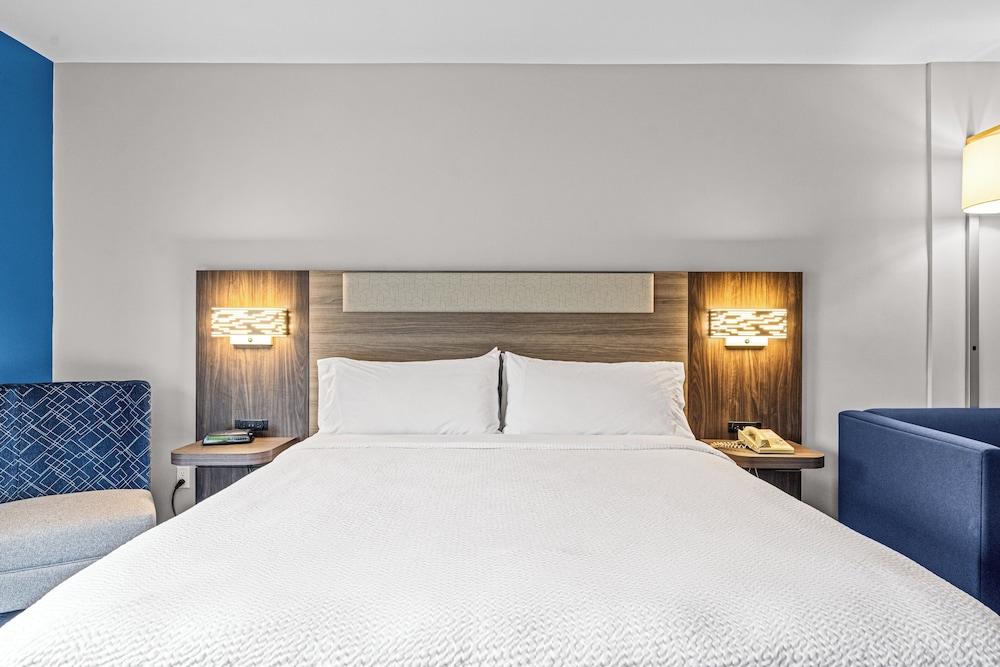 holiday inn express hotel and suites carneys point by ihg