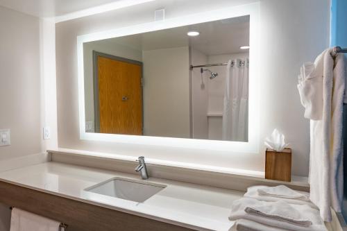 holiday inn express hotel and suites carneys point by ihg