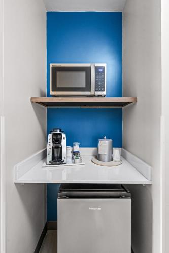 holiday inn express hotel and suites carneys point by ihg