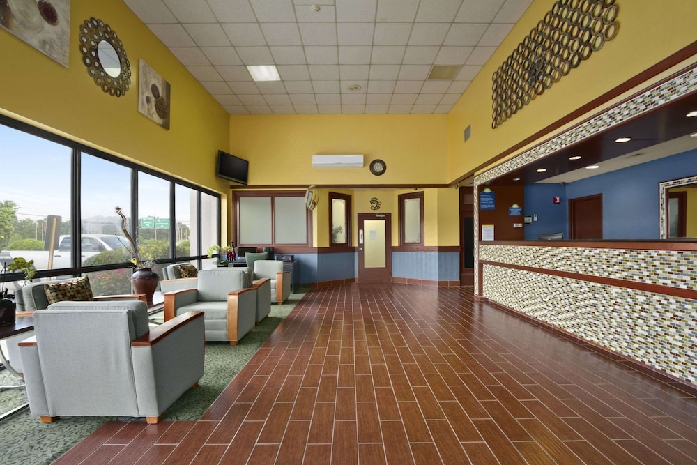 days inn by wyndham fayetteville south i 95 exit 49