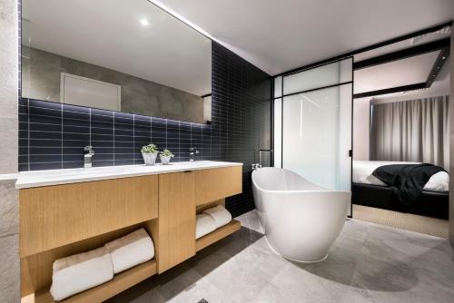 tradewinds hotel fremantle