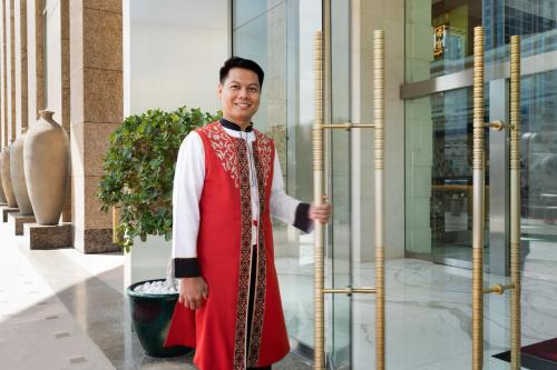 shangri la residences and apartments