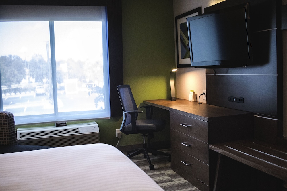 holiday inn express and suites columbia i 26 harbison blvd
