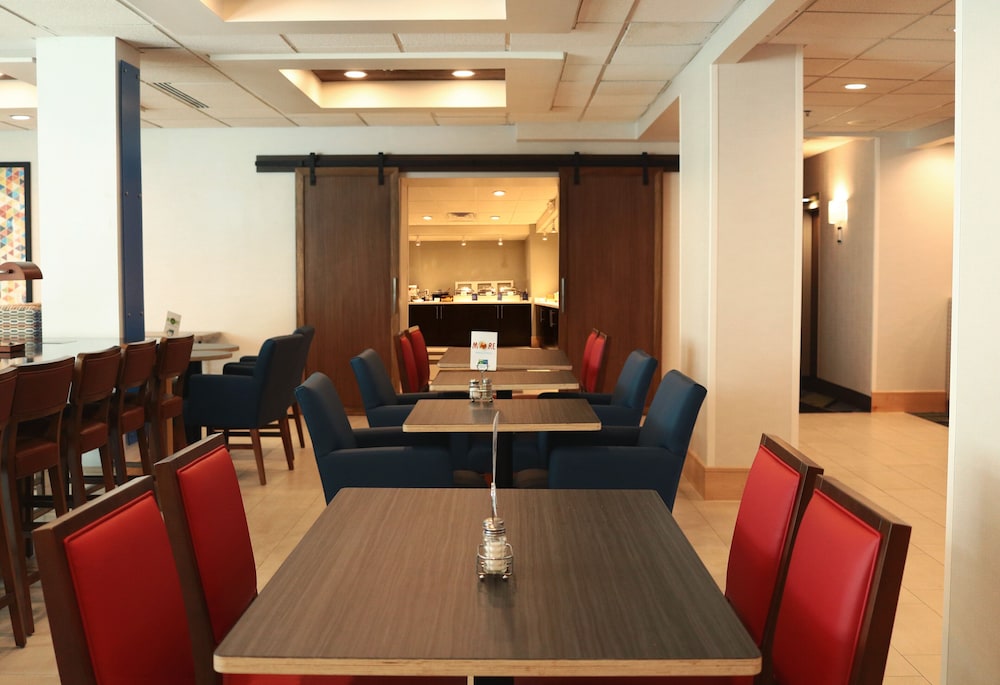 holiday inn express and suites columbia i 26 harbison blvd