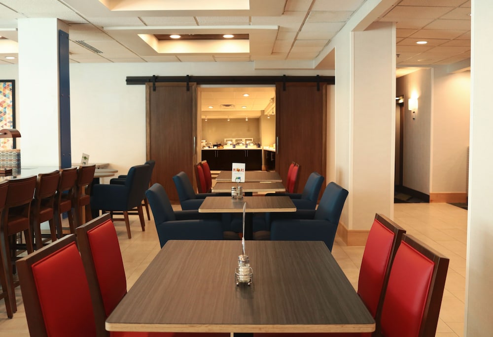 holiday inn express and suites columbia i 26 harbison blvd