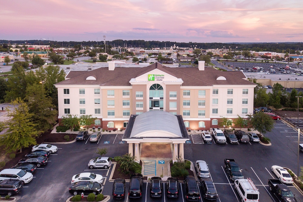 holiday inn express and suites columbia i 26 harbison blvd