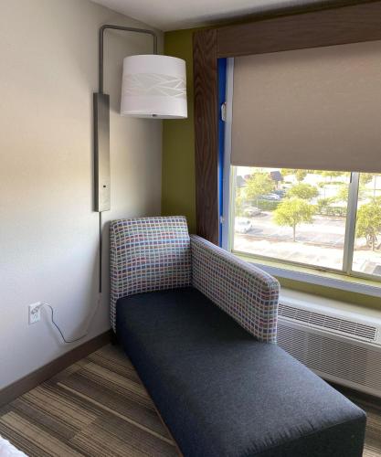 holiday inn express and suites columbia i 26 harbison blvd