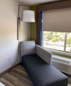 holiday inn express and suites columbia i 26 harbison blvd