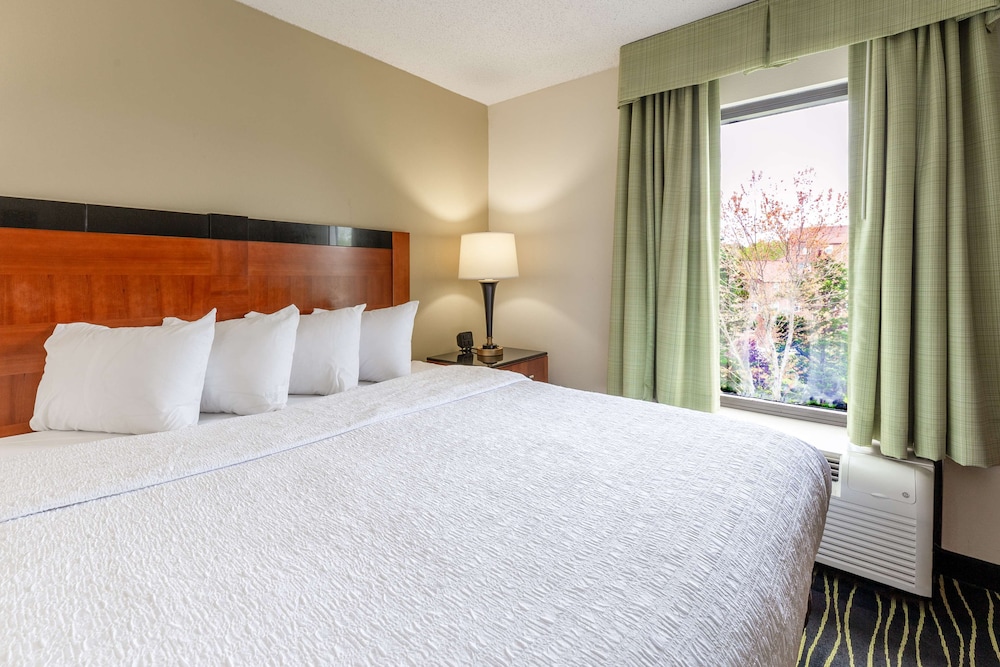 hampton inn columbia i 26 harbison blvd