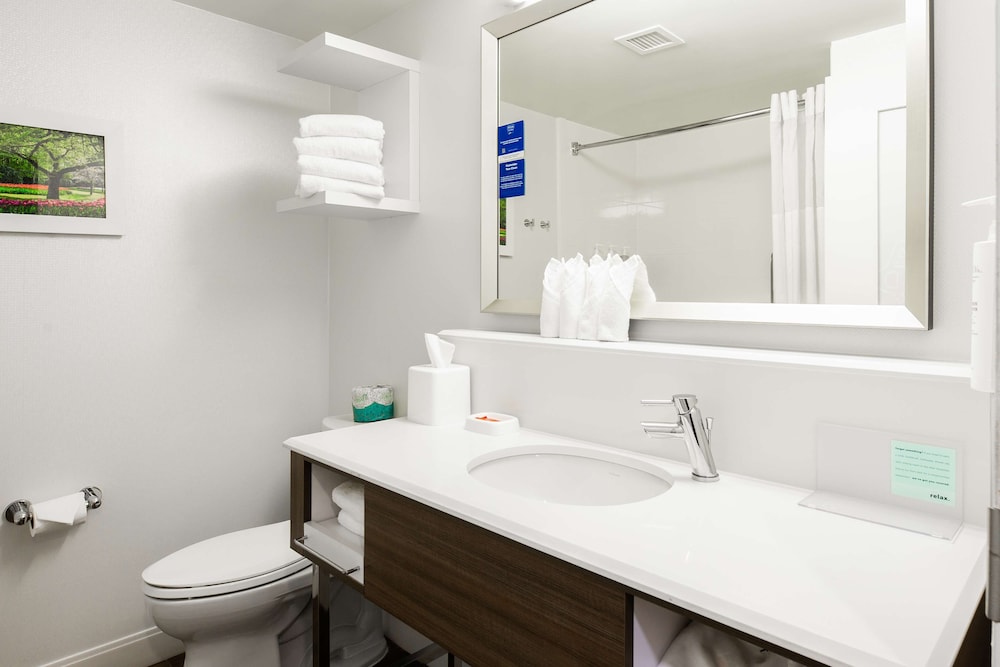 hampton inn columbia i 26 harbison blvd