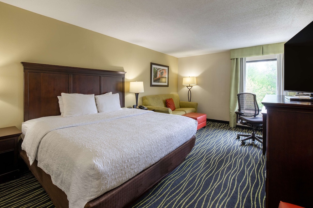 hampton inn columbia i 26 harbison blvd