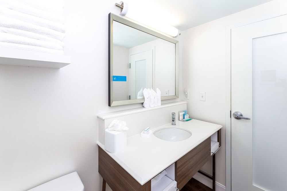 hampton inn columbia i 26 harbison blvd