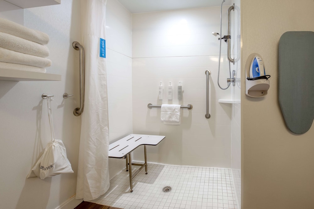 hampton inn columbia i 26 harbison blvd