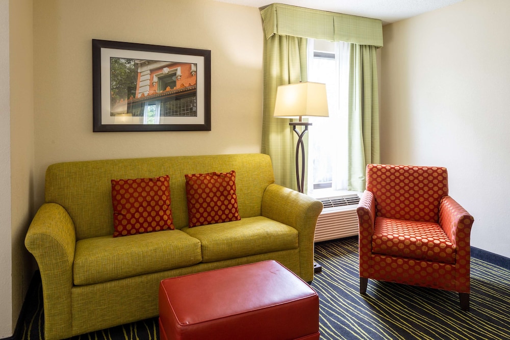 hampton inn columbia i 26 harbison blvd