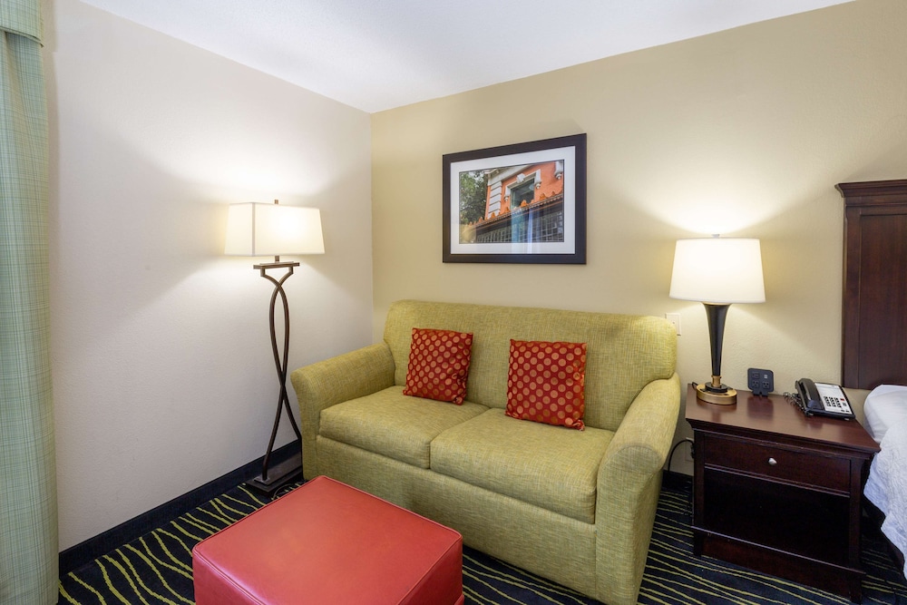 hampton inn columbia i 26 harbison blvd