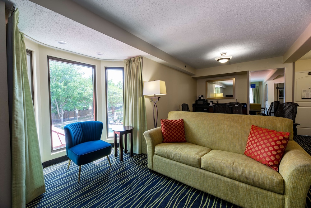 hampton inn columbia i 26 harbison blvd