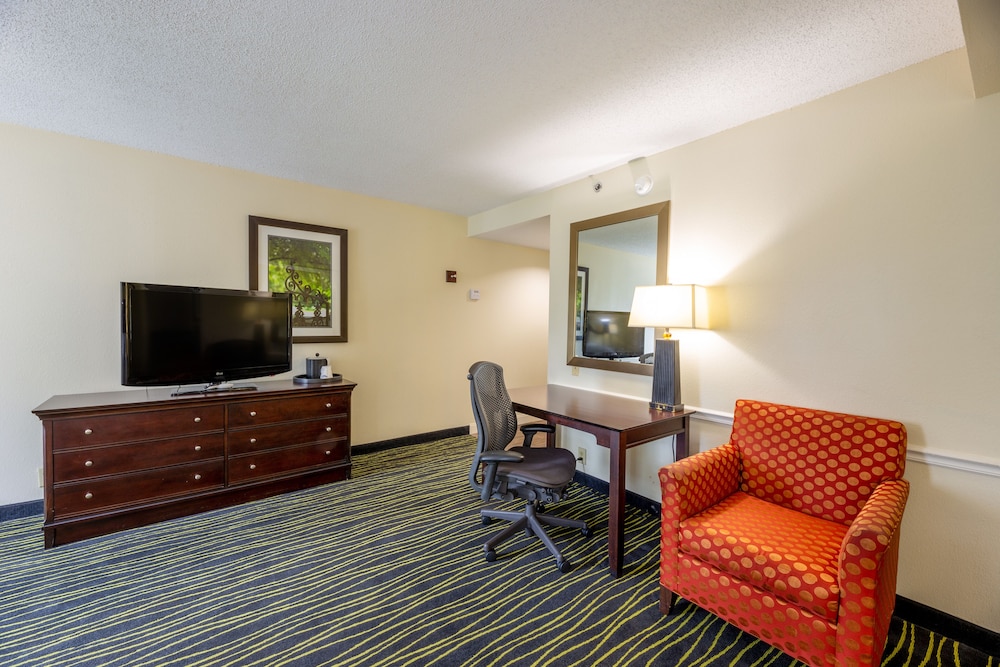 hampton inn columbia i 26 harbison blvd