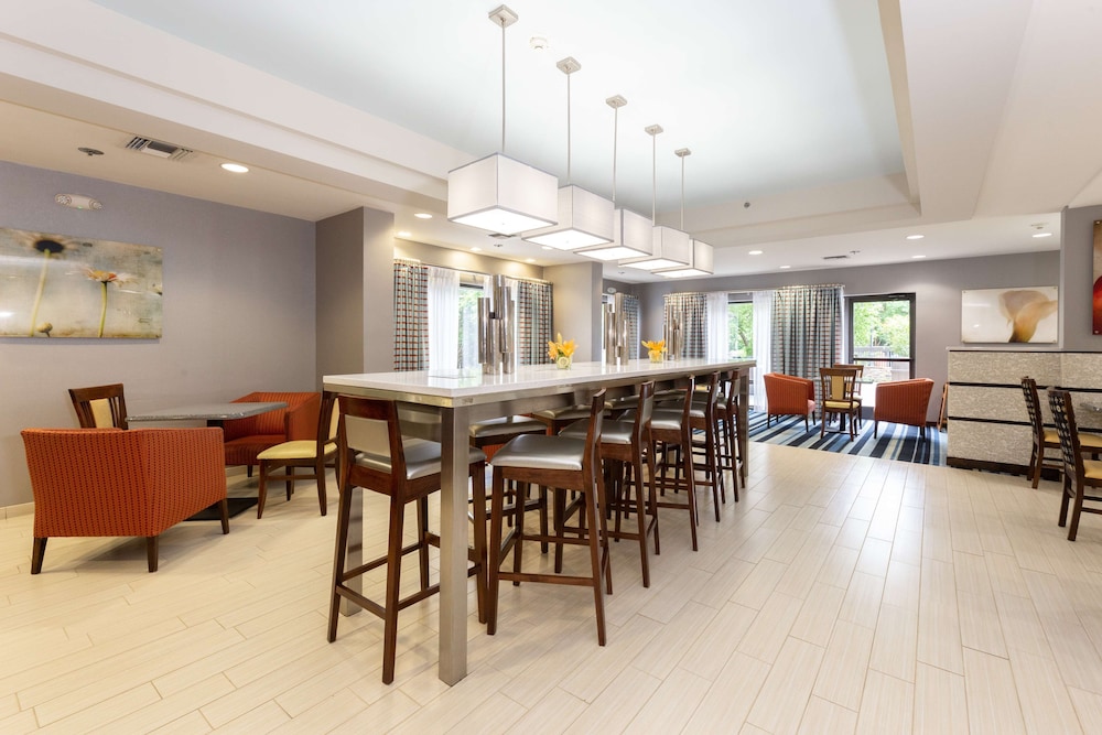 hampton inn columbia i 26 harbison blvd