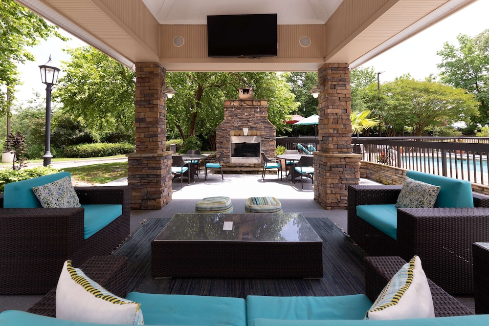 hampton inn columbia i 26 harbison blvd