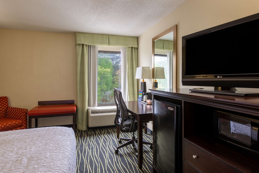 hampton inn columbia i 26 harbison blvd