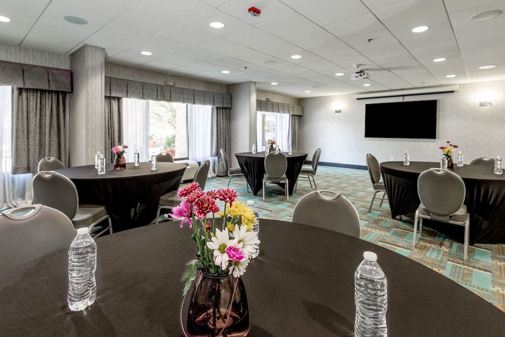 hampton inn columbia i 26 harbison blvd