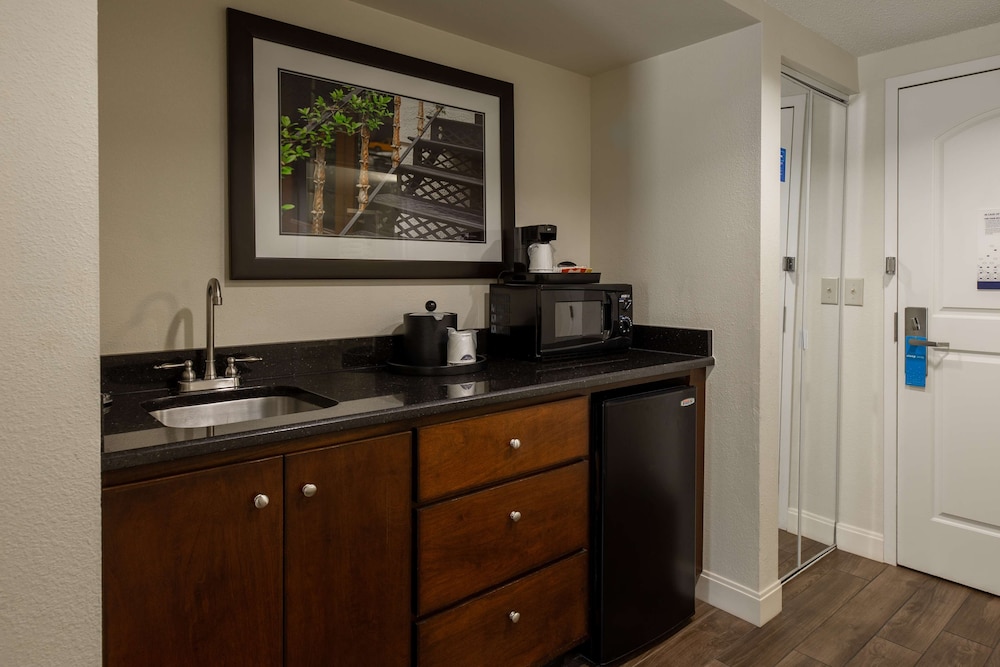 hampton inn columbia i 26 harbison blvd