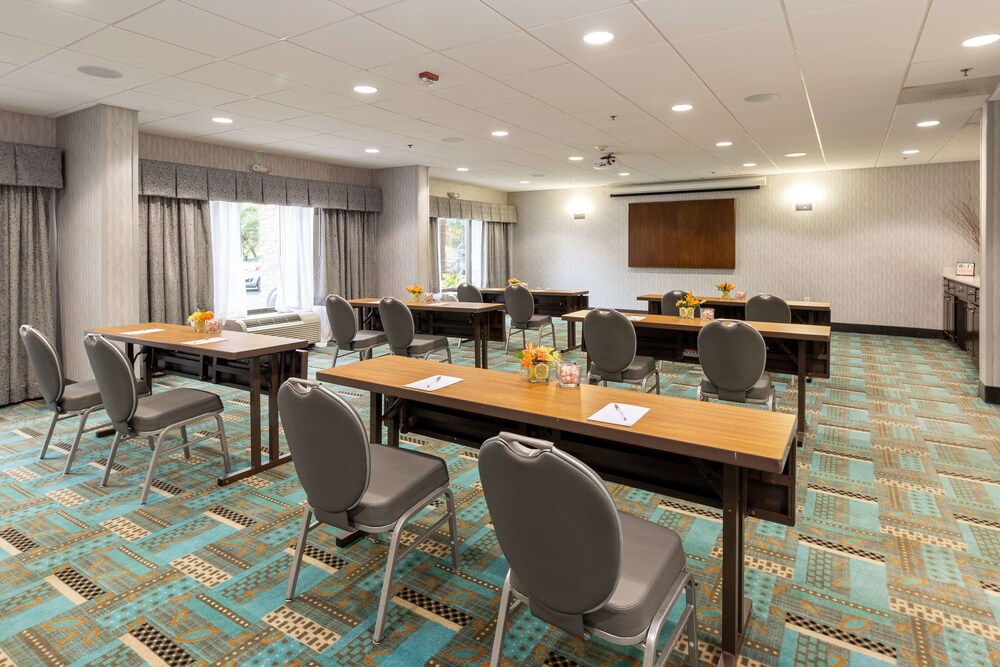 hampton inn columbia i 26 harbison blvd