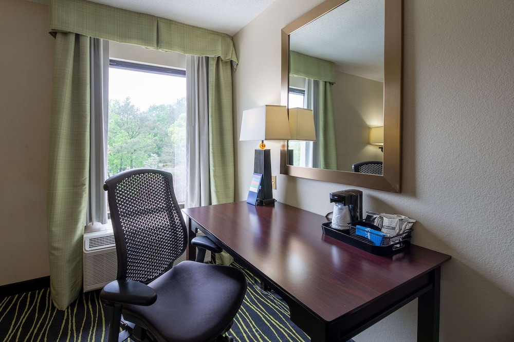 hampton inn columbia i 26 harbison blvd