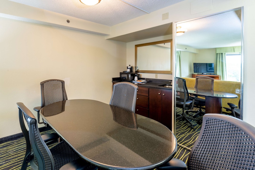 hampton inn columbia i 26 harbison blvd
