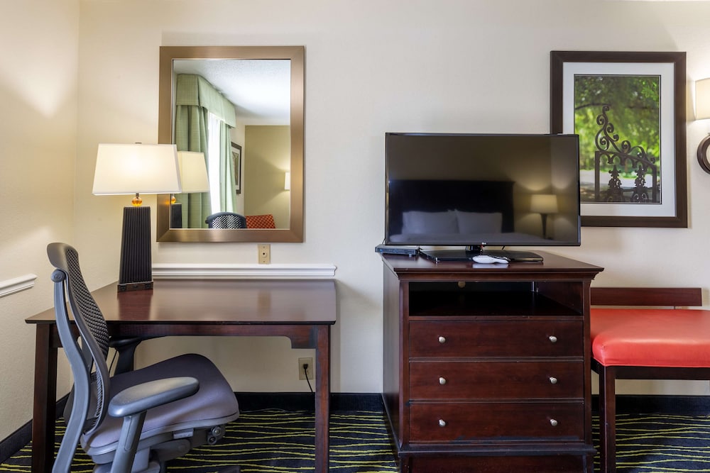 hampton inn columbia i 26 harbison blvd