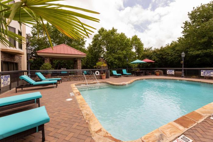 hampton inn columbia i 26 harbison blvd