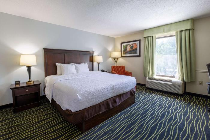 hampton inn columbia i 26 harbison blvd