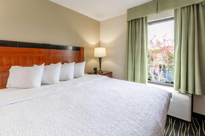 hampton inn columbia i 26 harbison blvd