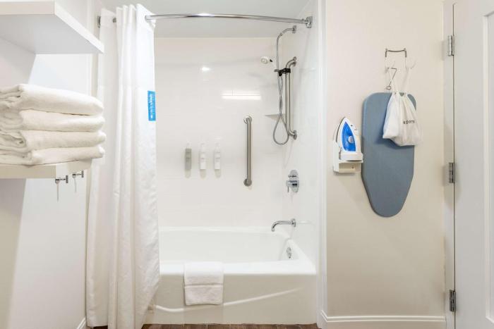 hampton inn columbia i 26 harbison blvd
