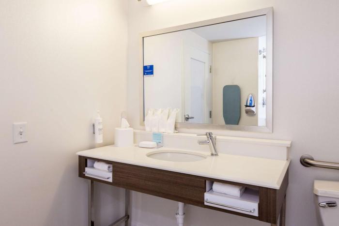 hampton inn columbia i 26 harbison blvd