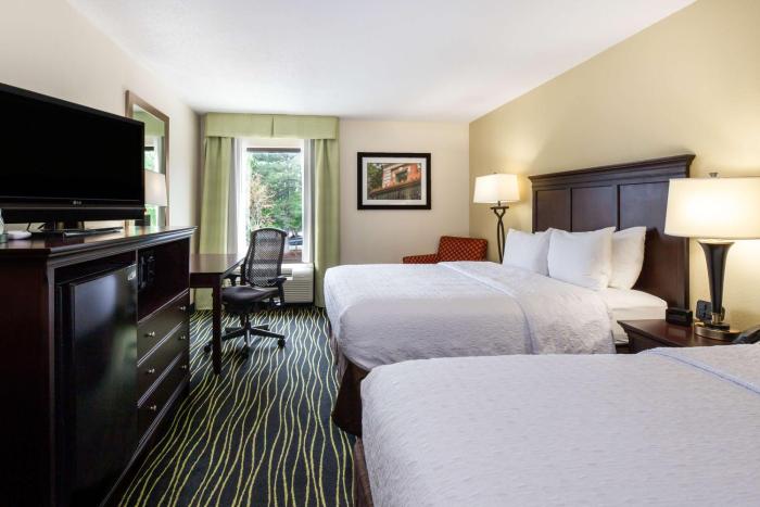 hampton inn columbia i 26 harbison blvd