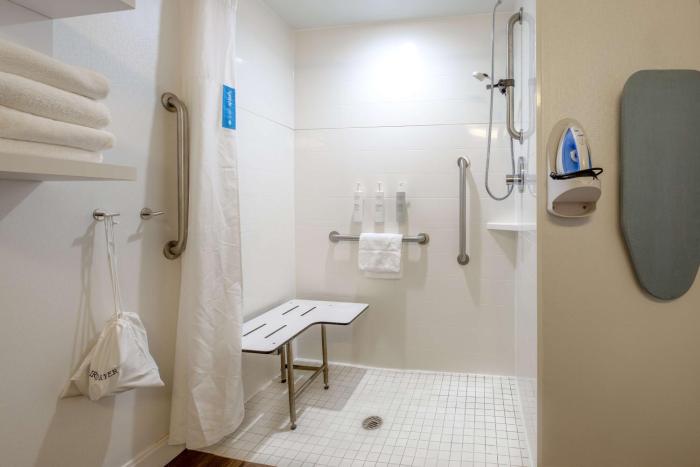 hampton inn columbia i 26 harbison blvd