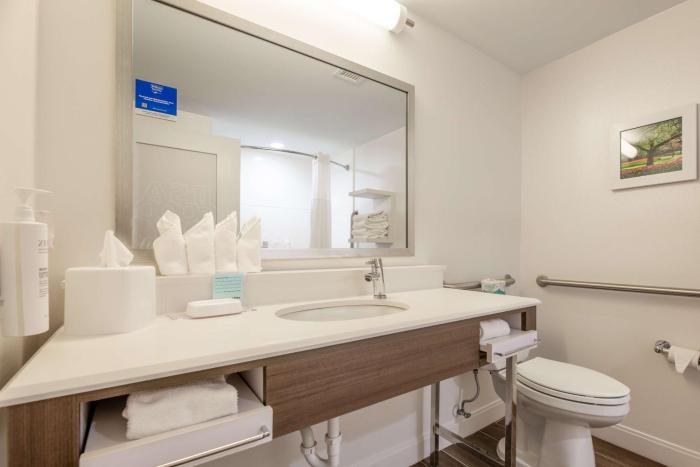 hampton inn columbia i 26 harbison blvd