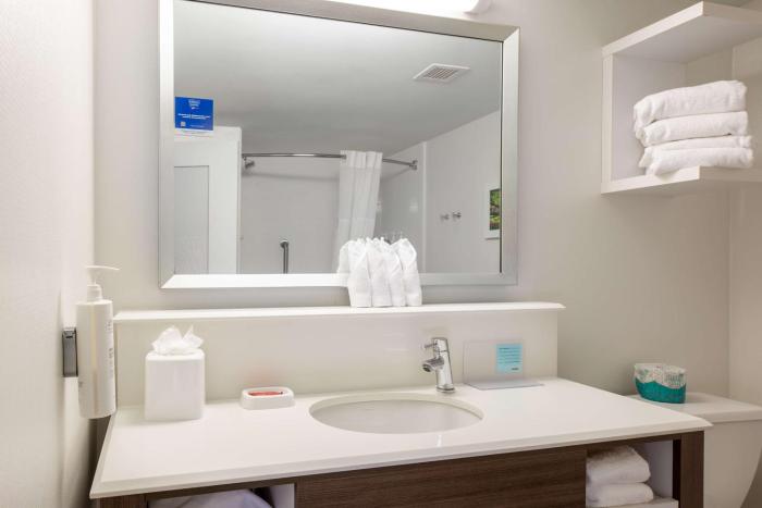 hampton inn columbia i 26 harbison blvd