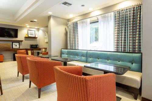hampton inn columbia i 26 harbison blvd