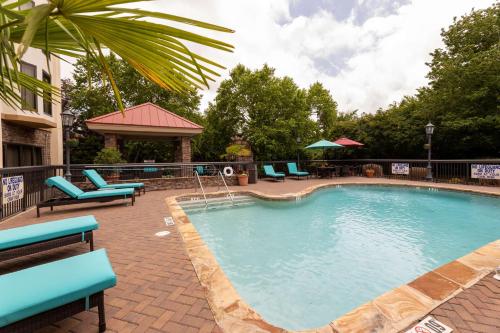 hampton inn columbia i 26 harbison blvd