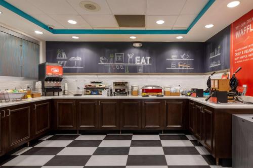 hampton inn columbia i 26 harbison blvd