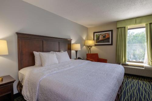 hampton inn columbia i 26 harbison blvd