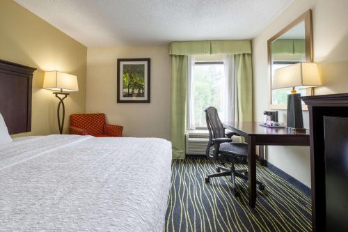 hampton inn columbia i 26 harbison blvd