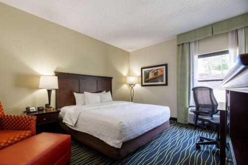 hampton inn columbia i 26 harbison blvd