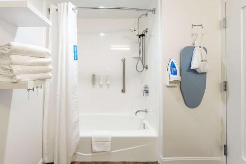 hampton inn columbia i 26 harbison blvd
